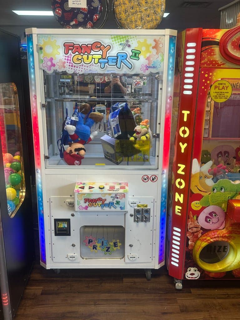 Fancy Cutter II Prize Redemption Arcade Machine by Feiloli for sale