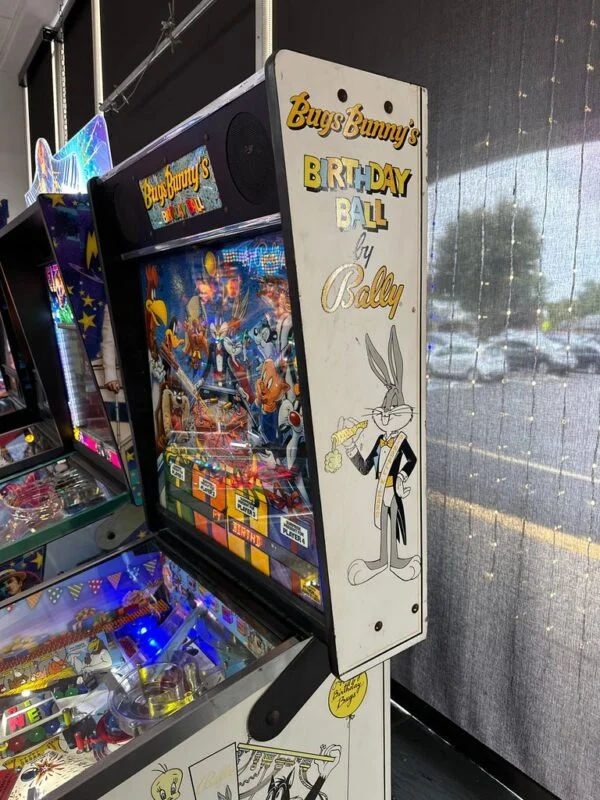 Bally Bugs Bunny's Birthday Ball Pinball Machine — image 2