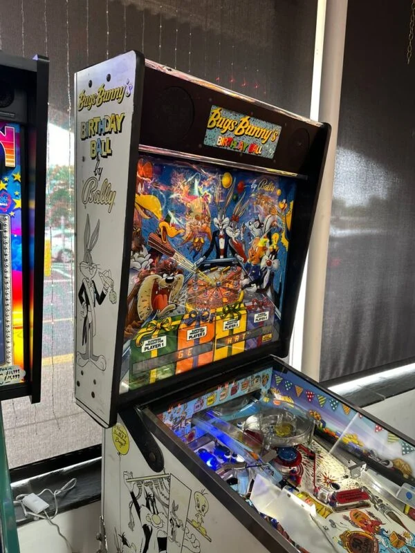 Bally Bugs Bunny's Birthday Ball Pinball Machine — image 6