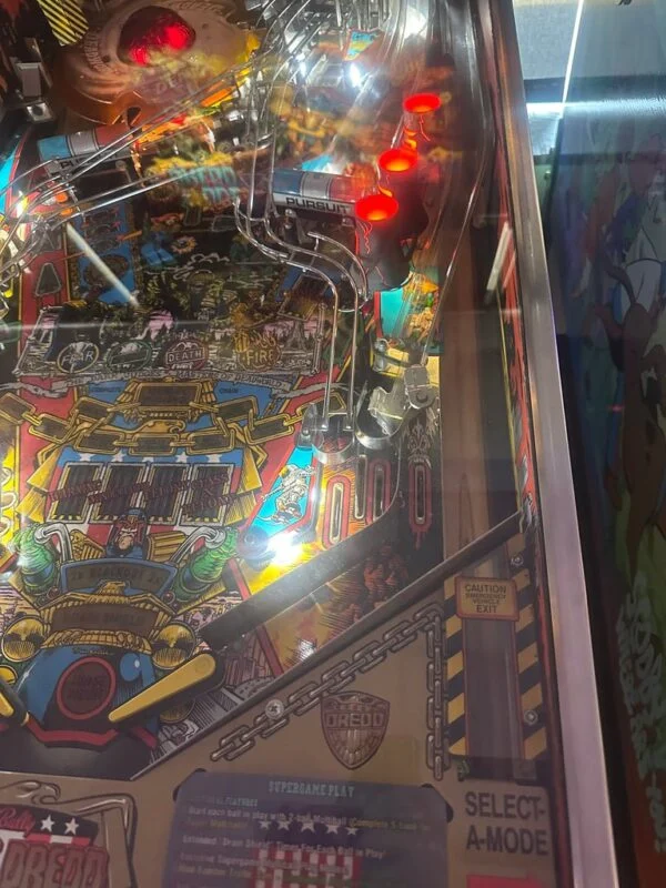 Bally Judge Dredd Pinball Machine — image 6