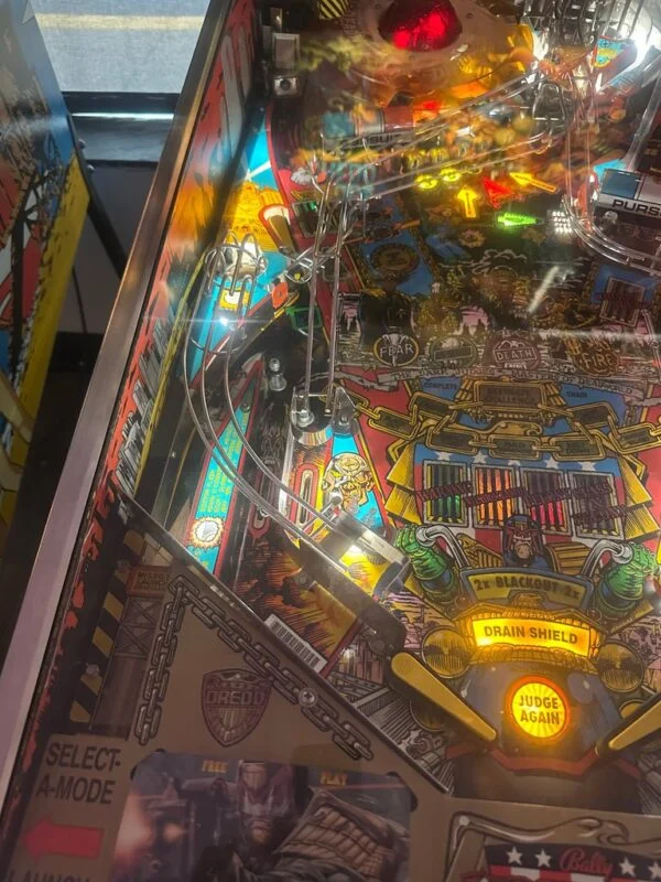 Bally Judge Dredd Pinball Machine — image 9