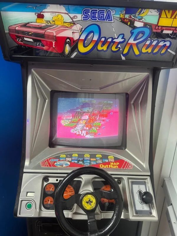 Sega Out Run Arcade Game — image 2