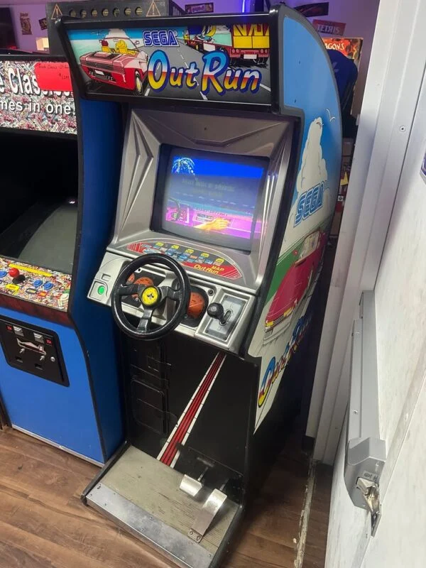 Sega Out Run Arcade Game — image 4