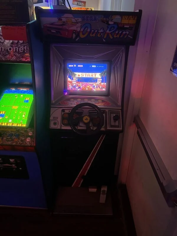 Sega Out Run Arcade Game — image 5