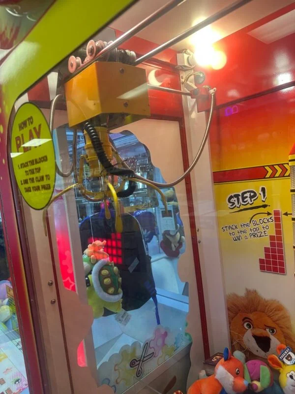 Stack 'N' Grab Claw Machine by LAI Games — image 3