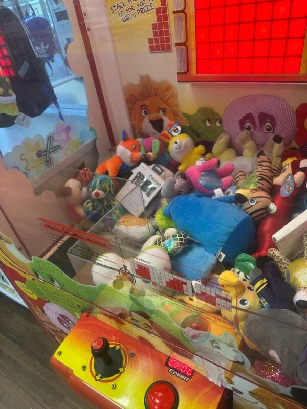 Stack 'N' Grab Claw Machine by LAI Games — image 4