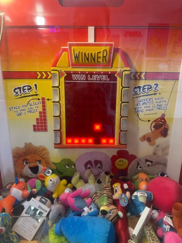 Stack 'N' Grab Claw Machine by LAI Games — image 5