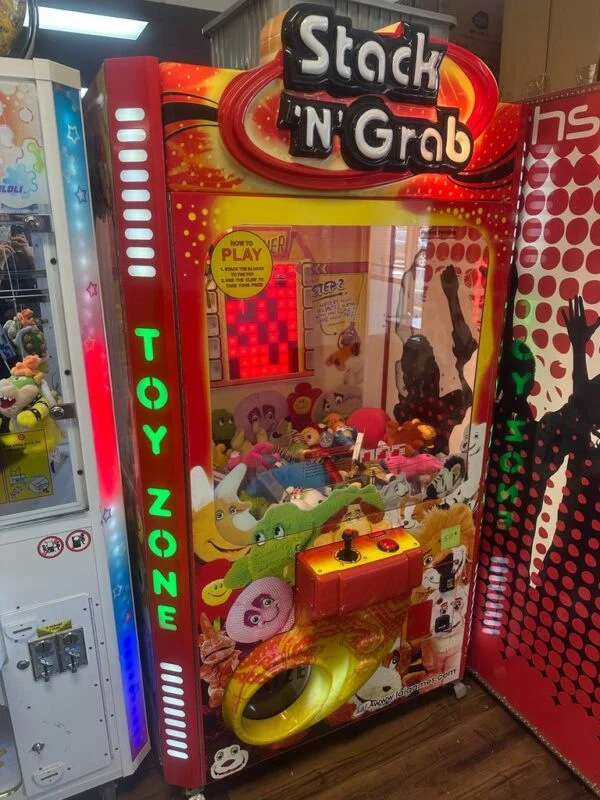 Stack 'N' Grab Claw Machine by LAI Games — image 6