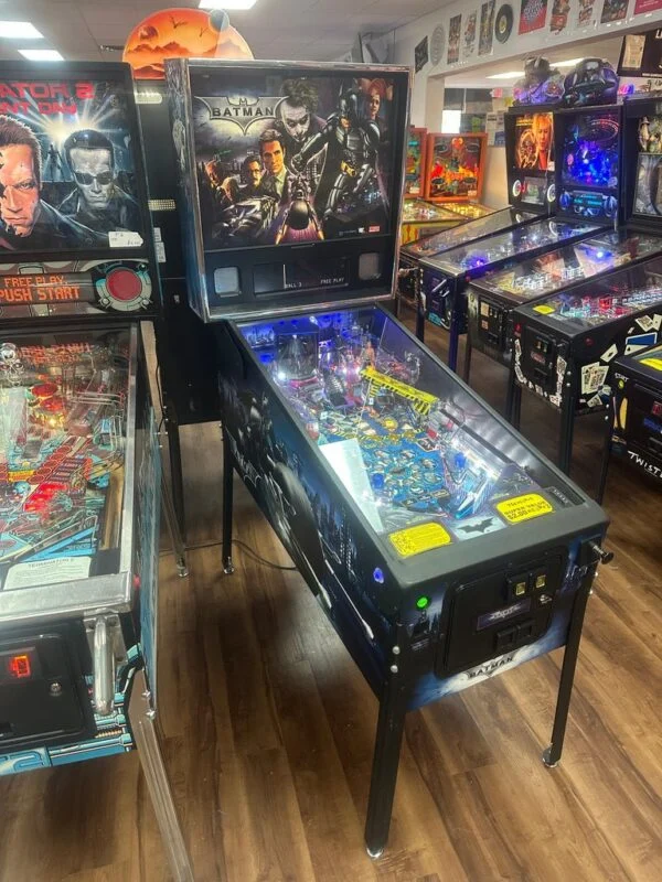 Stern Pinball Batman: The Dark Knight Pinball Machine — image 3