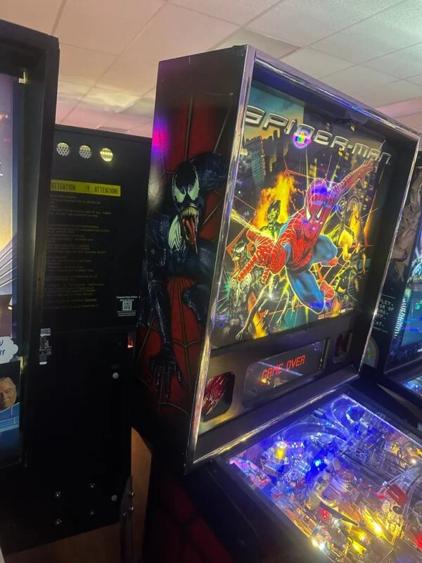 Stern Pinball LOADED Spider-Man Pinball Machine — image 2