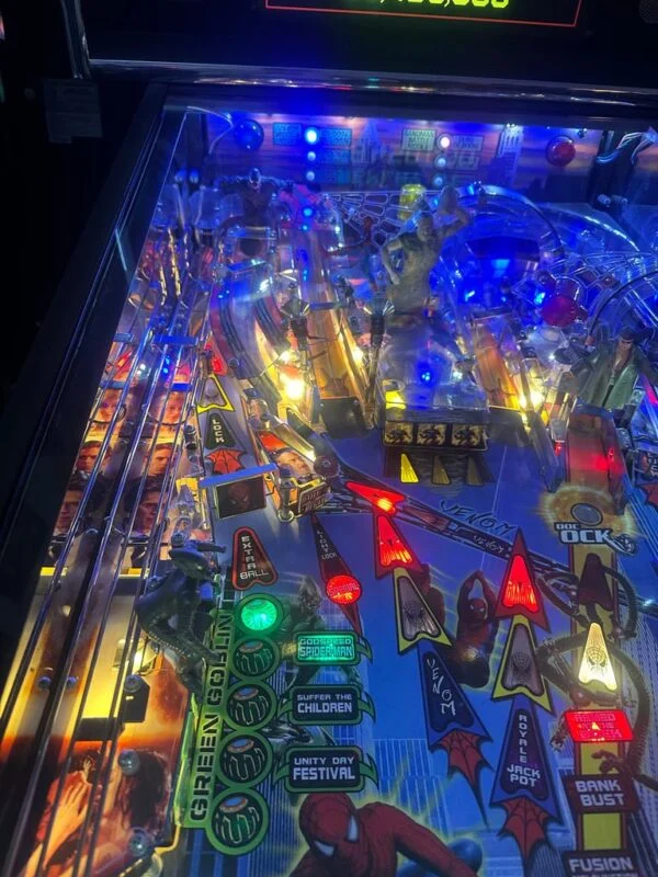 Stern Pinball LOADED Spider-Man Pinball Machine — image 8