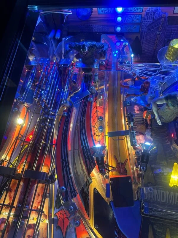 Stern Pinball LOADED Spider-Man Pinball Machine — image 13