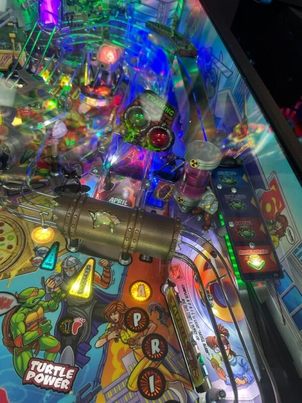 Stern Pinball LOADED Teenage Mutant Ninja Turtles Premium Pinball Machine — image 8