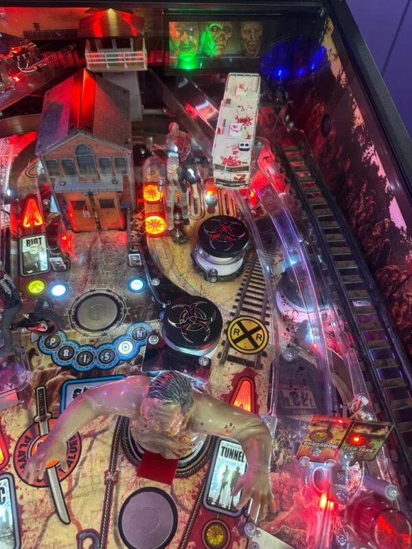 Stern Pinball LOADED The Walking Dead Premium Pinball Machine — image 17