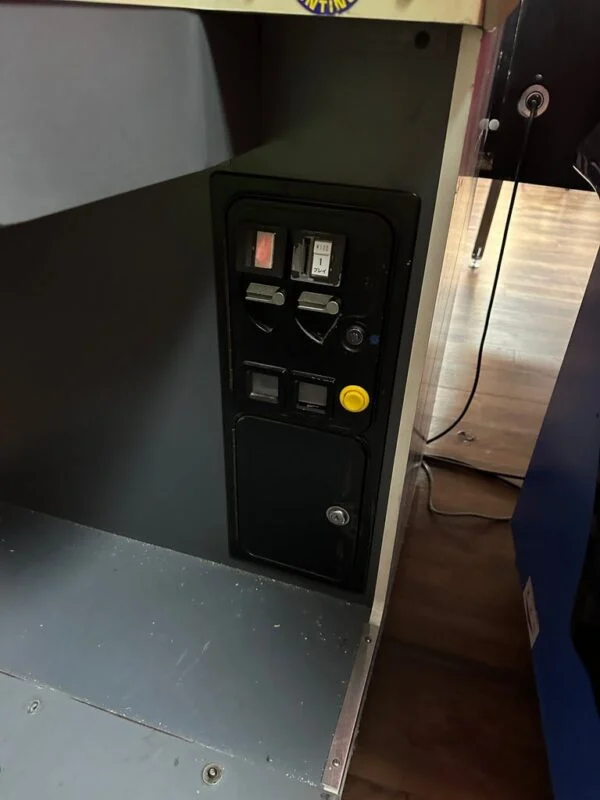 Taito Landing Gear Arcade Game — image 8