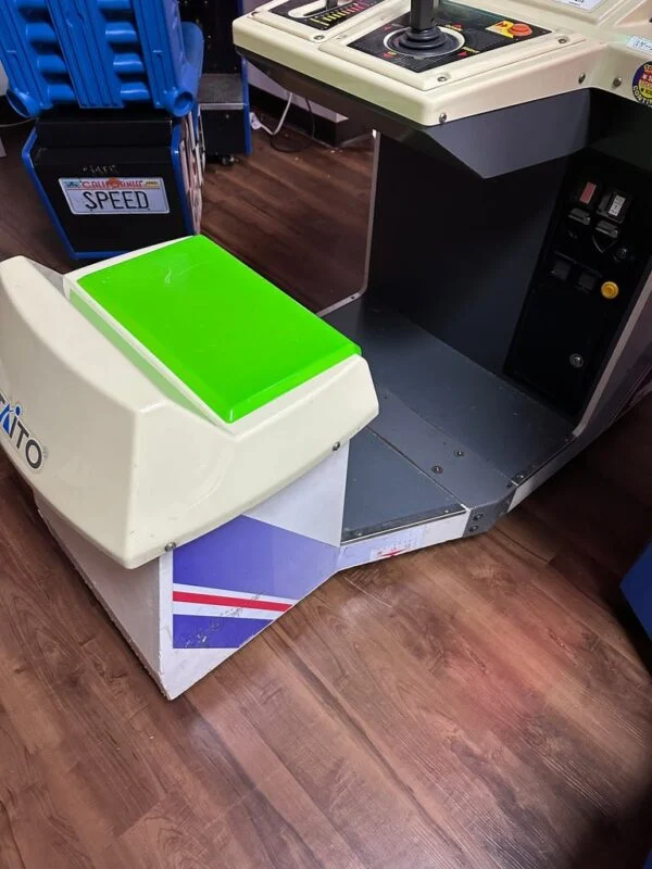 Taito Landing Gear Arcade Game — image 9