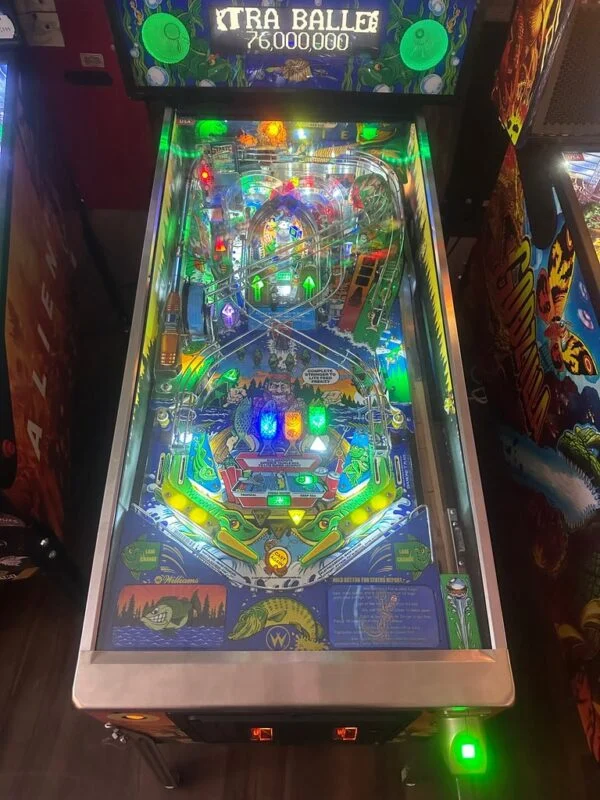 Williams LOADED Fish Tales Pinball Machine — image 4