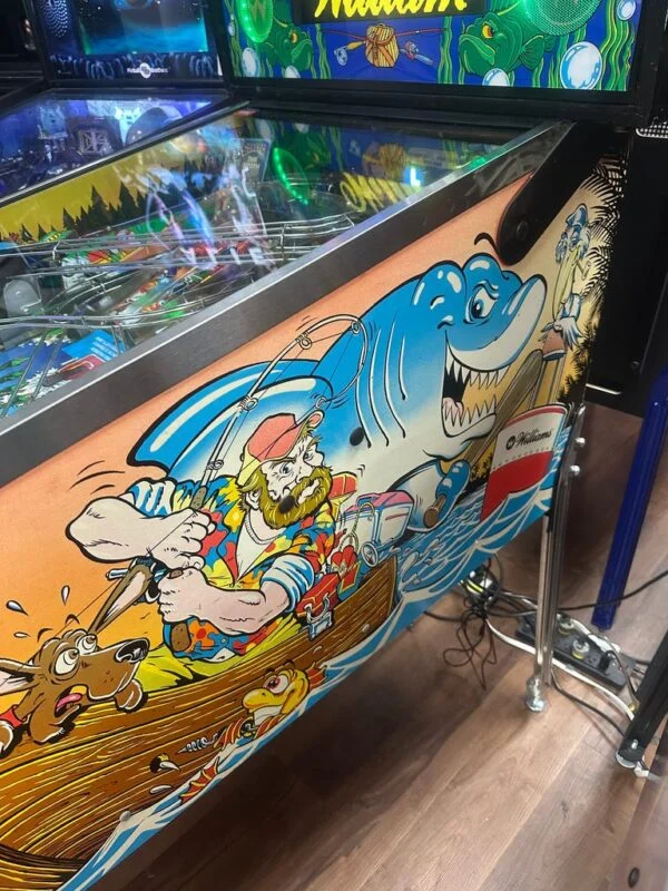 Williams LOADED Fish Tales Pinball Machine — image 7
