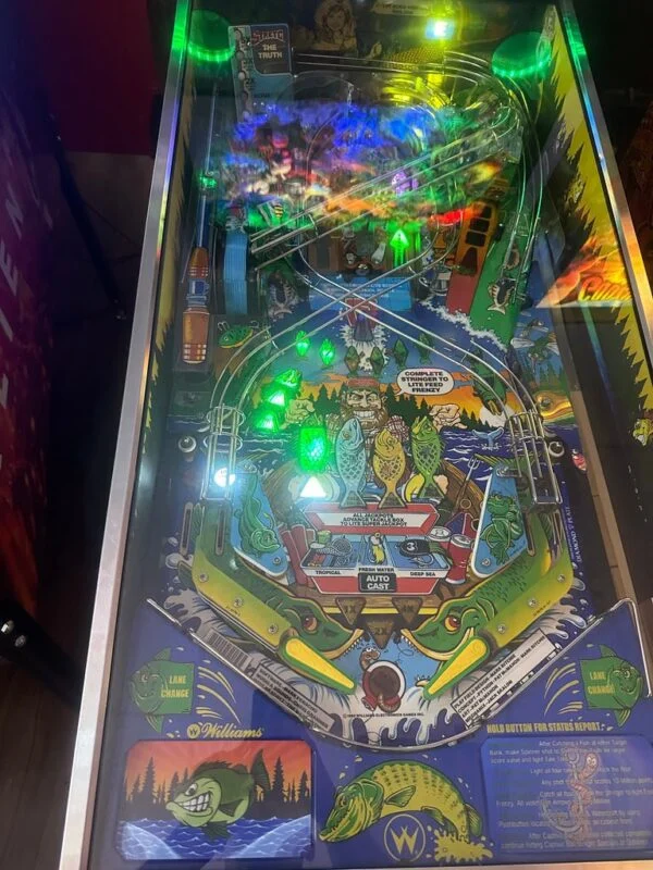 Williams LOADED Fish Tales Pinball Machine — image 12